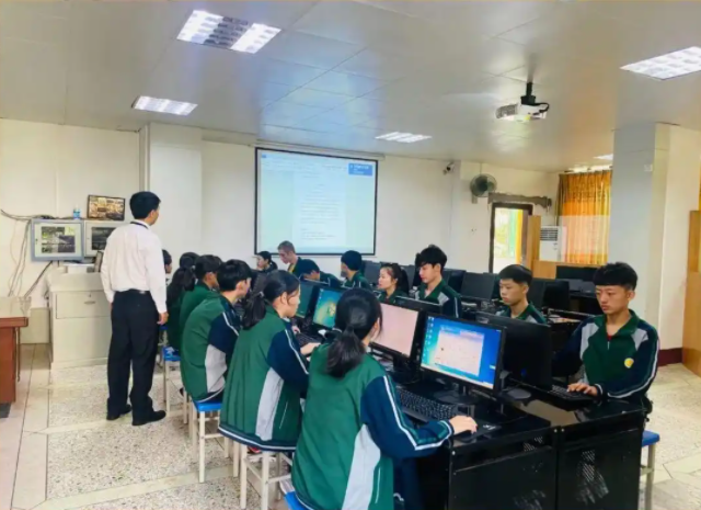 落实根底教育阶段积极推进残疾学生享有15年免费教育 落实根底教育阶段积极推进残疾学生享有15年免费教育