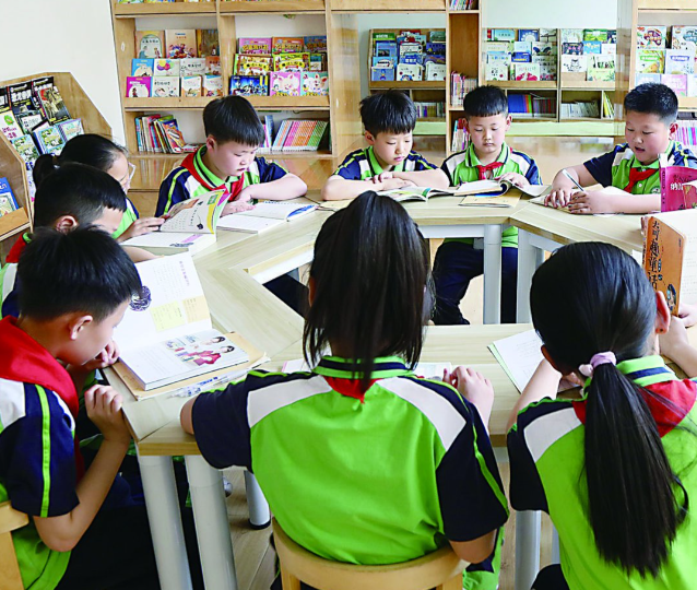 依托四维阅览丛书构建课程在课堂上小学以班级读书会为载体 依托四维阅览丛书构建课程在课堂上小学以班级读书会为载体